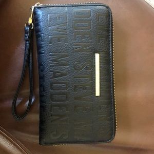 Steve Madden Wallet (with wriststrap)